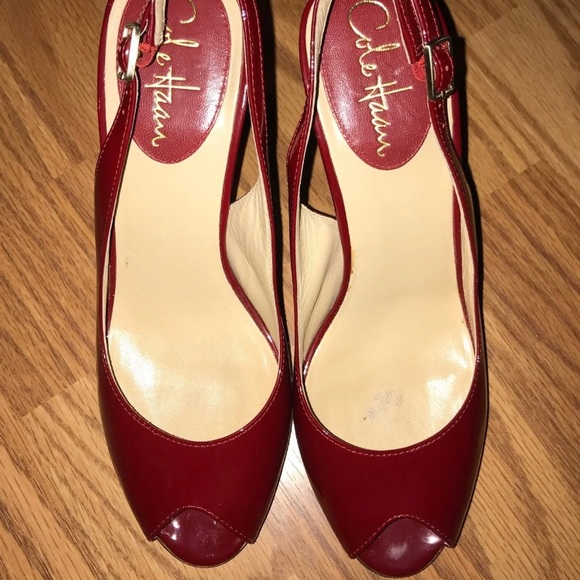 nike back strap sandals